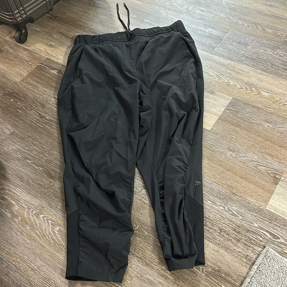 All in motion black lightweight ankle pants- size large